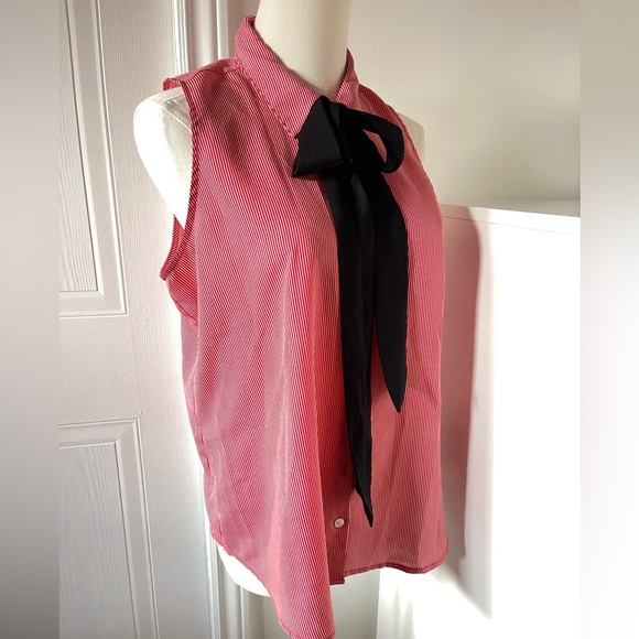 JACOB | Red Sleeveless Button-Up Top - Black Tie Detail - Picture 4 of 10